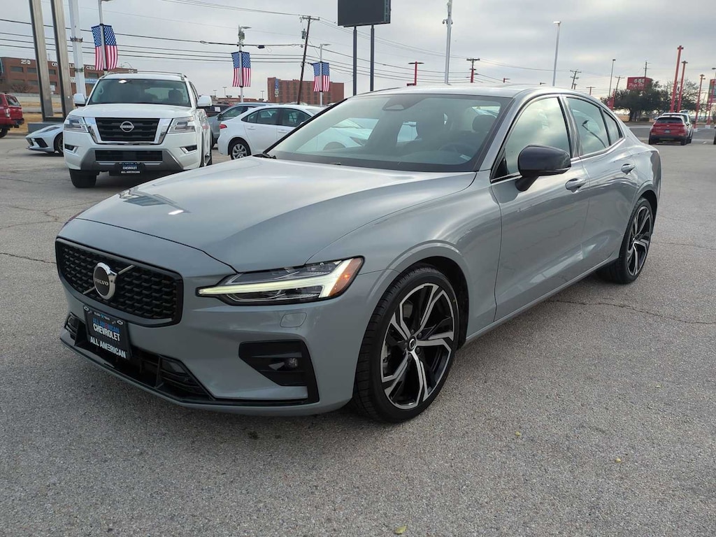 Used 2024 Volvo S60 Core Dark Theme