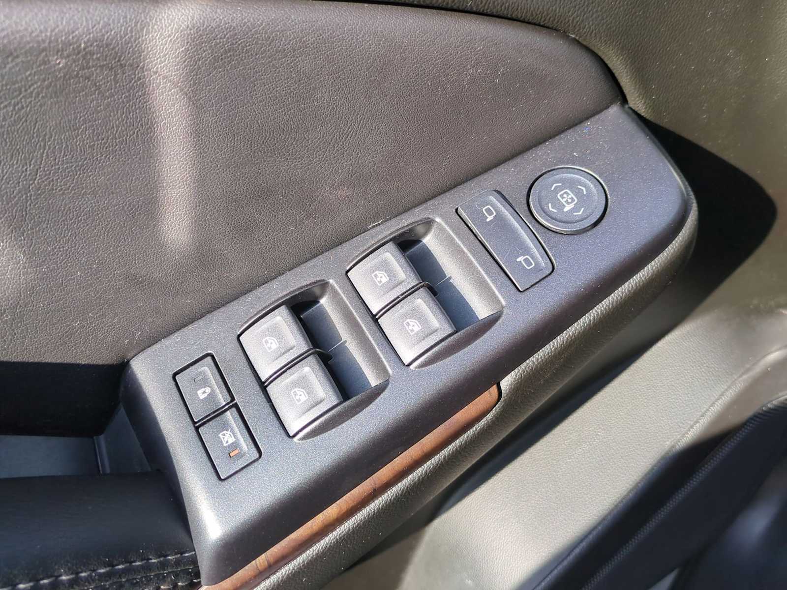 Thumbnail: 2019 Chevrolet Suburban - 21