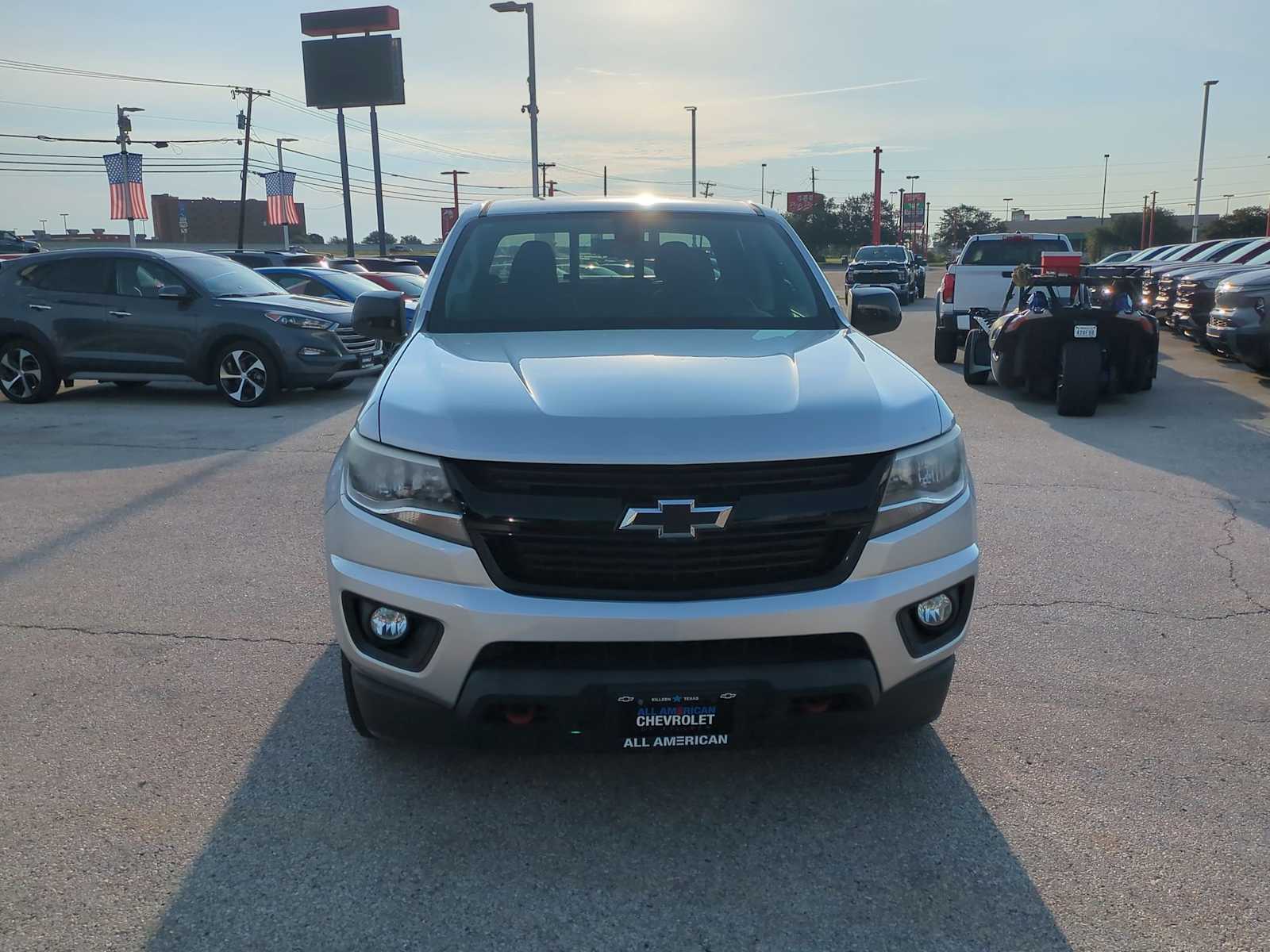 2019 Chevrolet Colorado LT photo 2