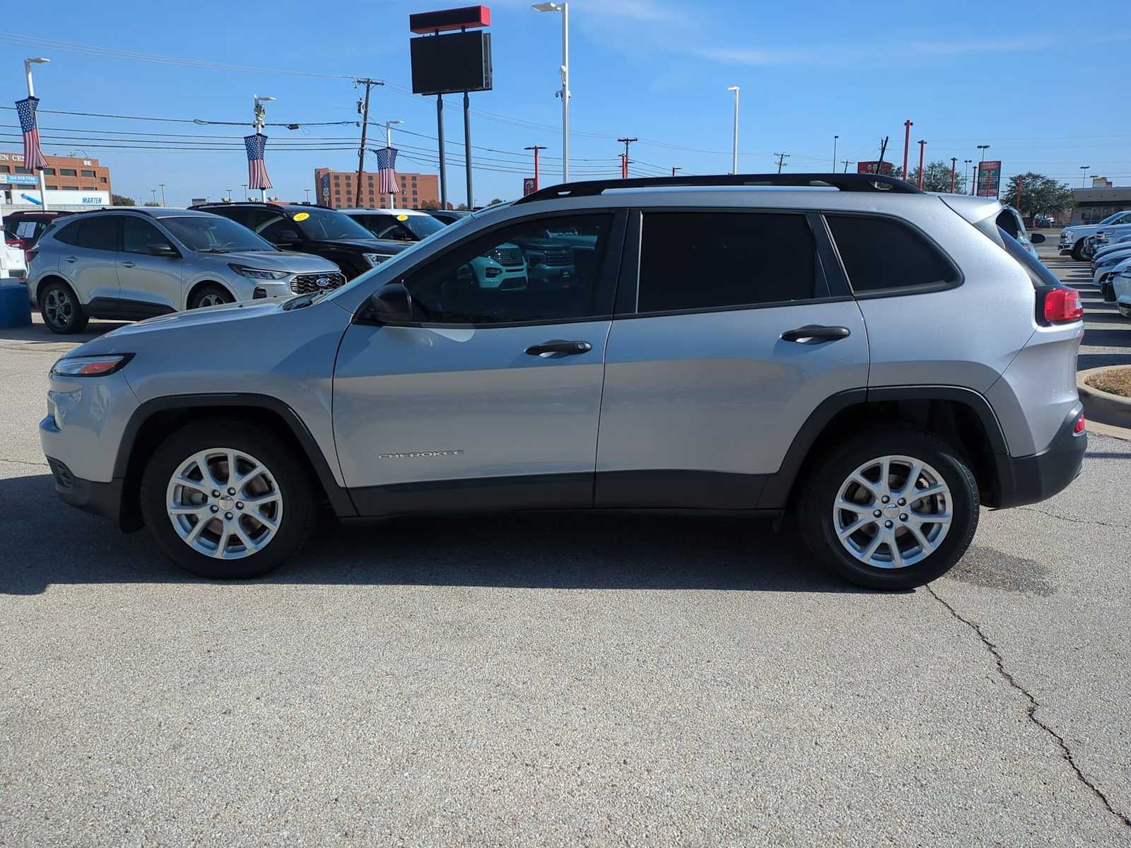 Thumbnail: 2017 Jeep Cherokee - 5