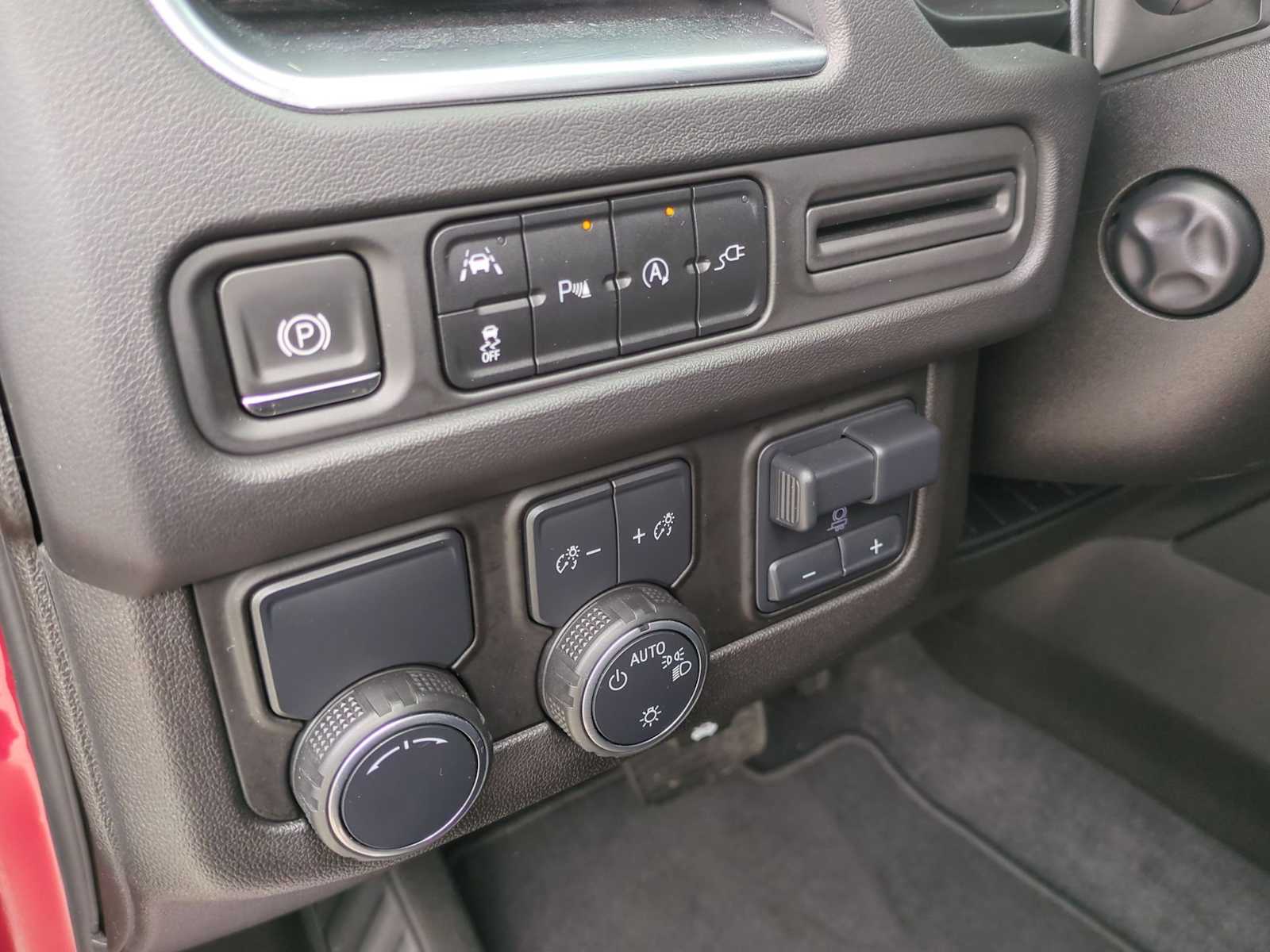 Thumbnail: 2021 Chevrolet Tahoe - 34