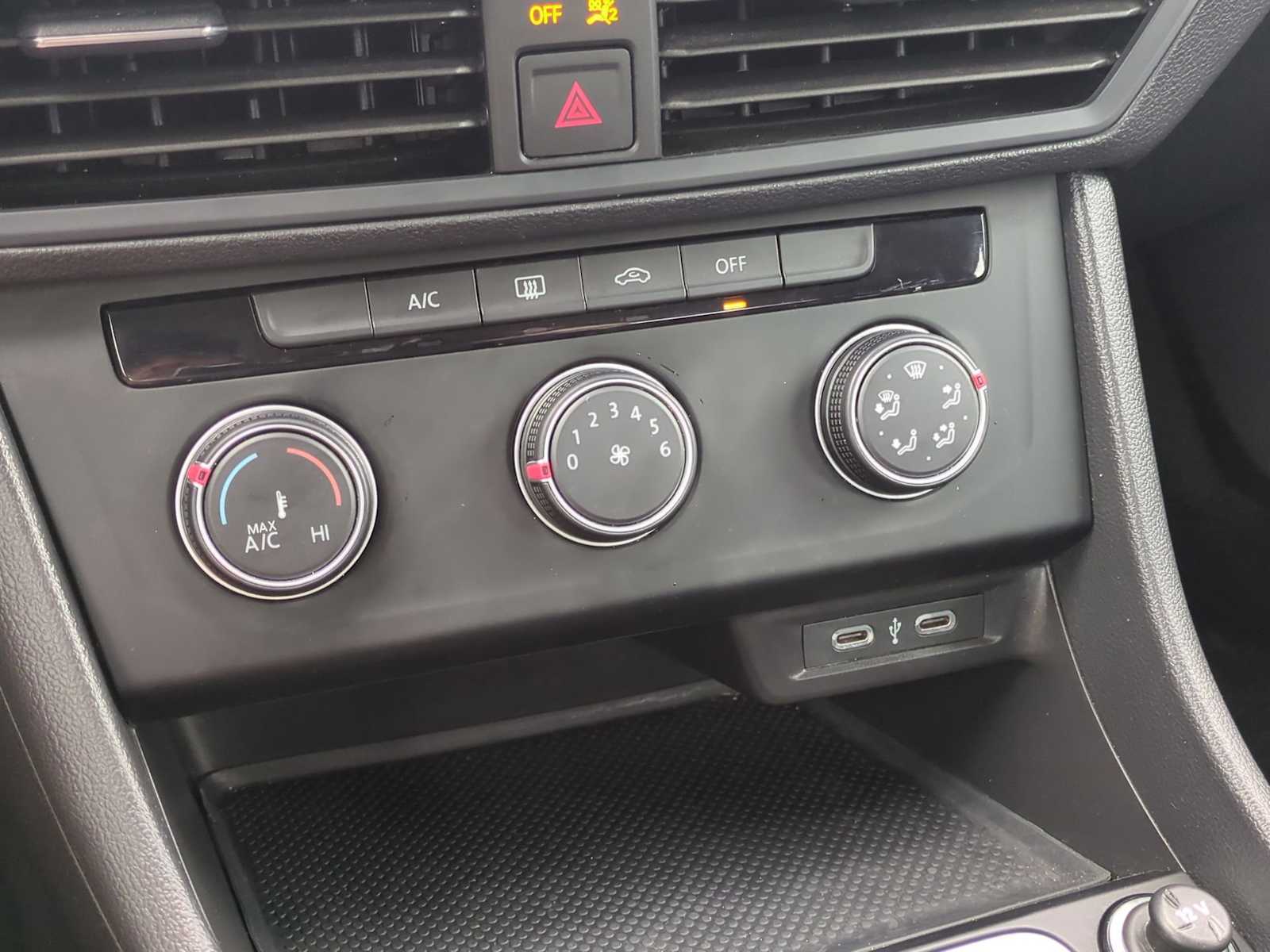 Thumbnail: 2024 Volkswagen Jetta - 16