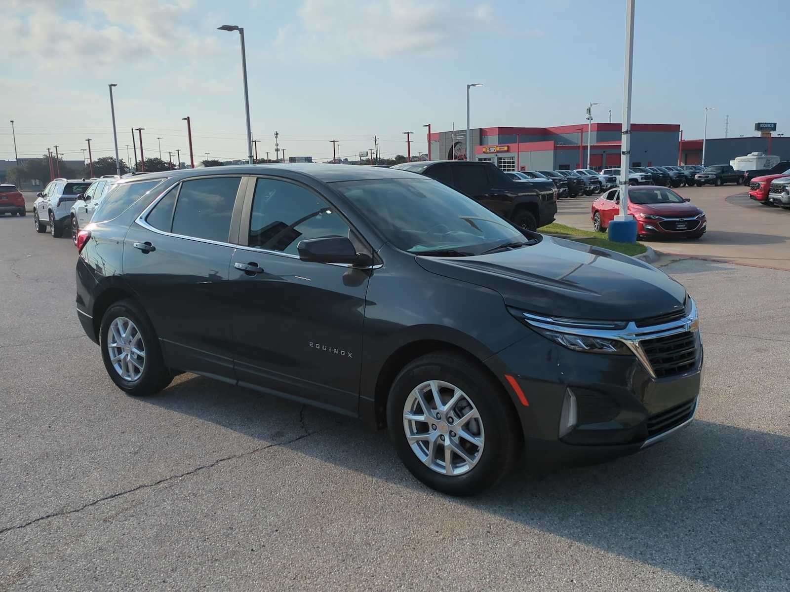 2023 Chevrolet Equinox LT photo 2