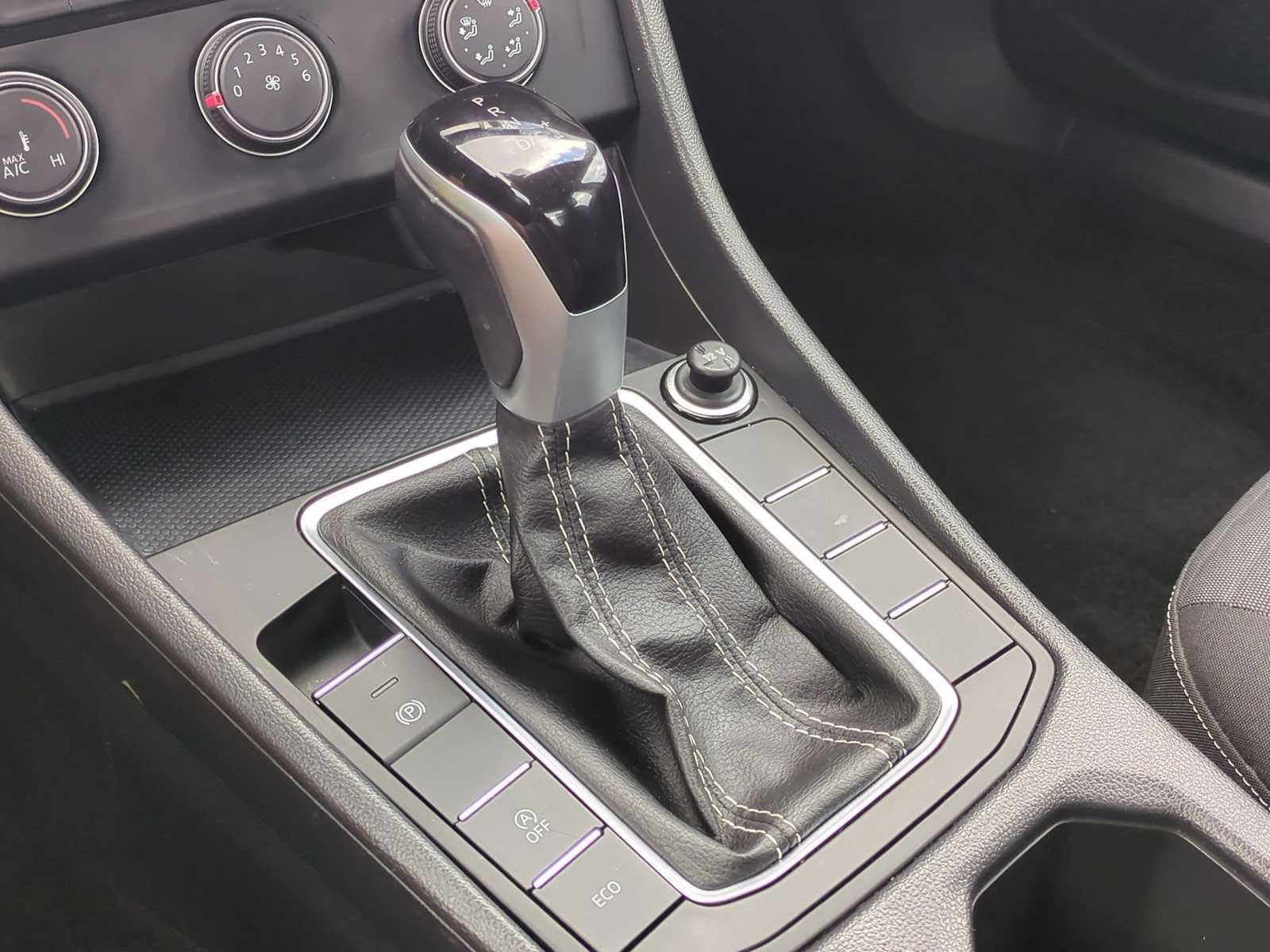 Thumbnail: 2024 Volkswagen Jetta - 15