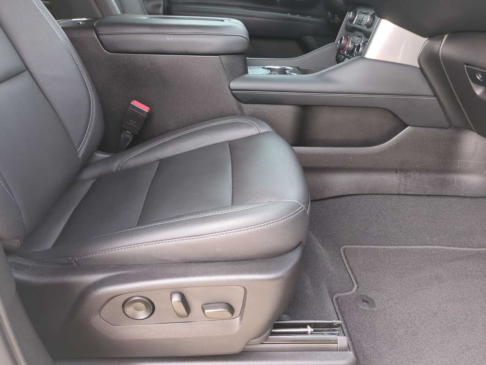 2021 Chevrolet Suburban LT 28