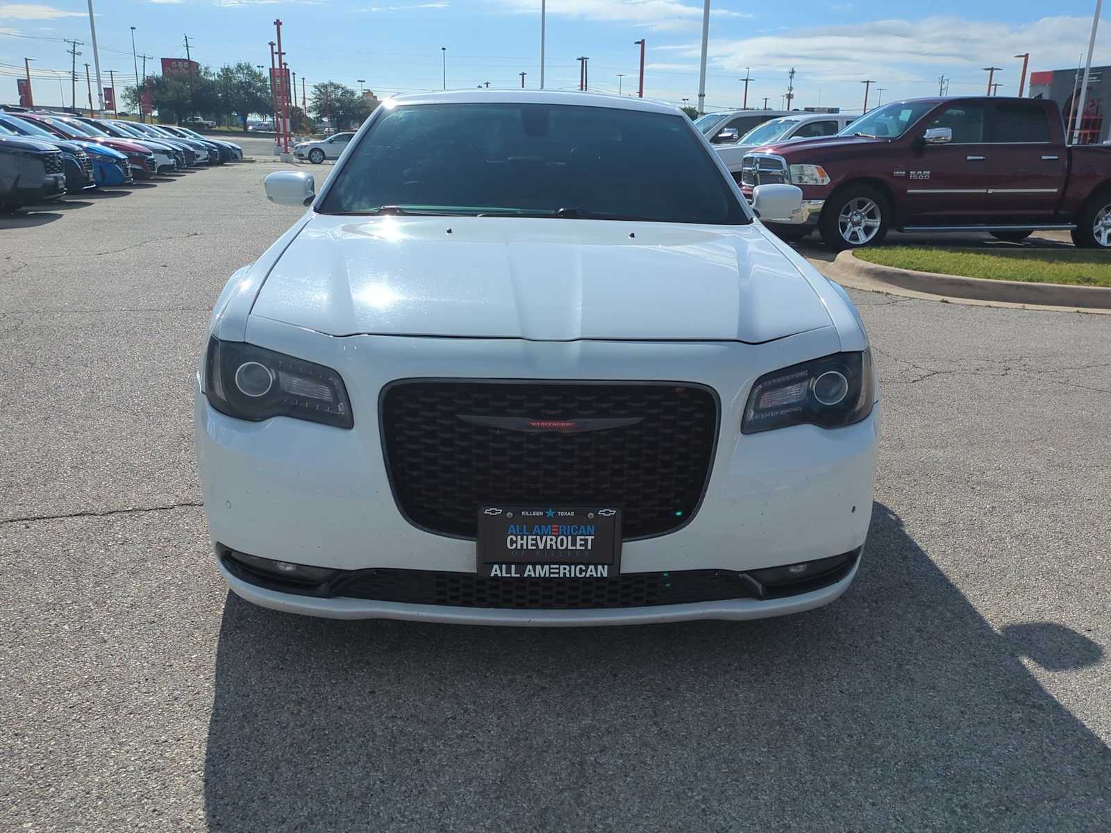 Thumbnail: 2022 Chrysler 300 - 3