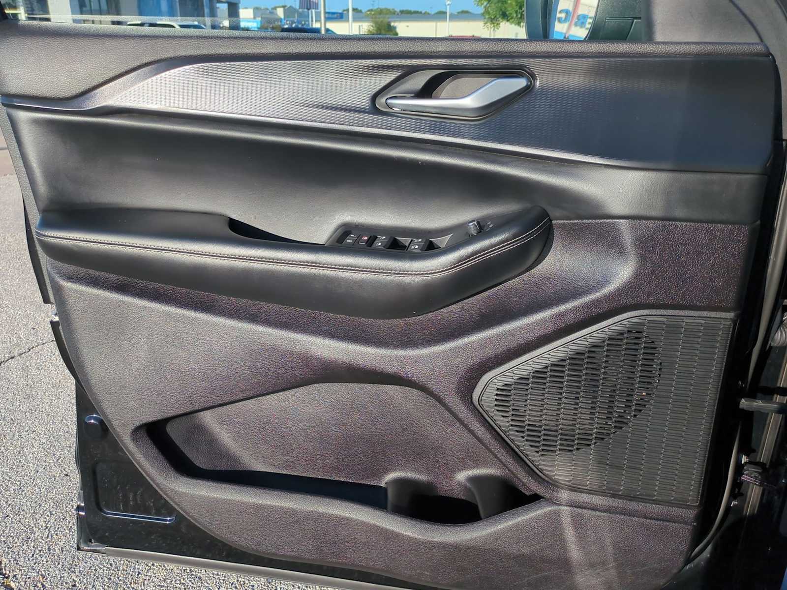 Thumbnail: 2023 Jeep Grand Cherokee L - 21