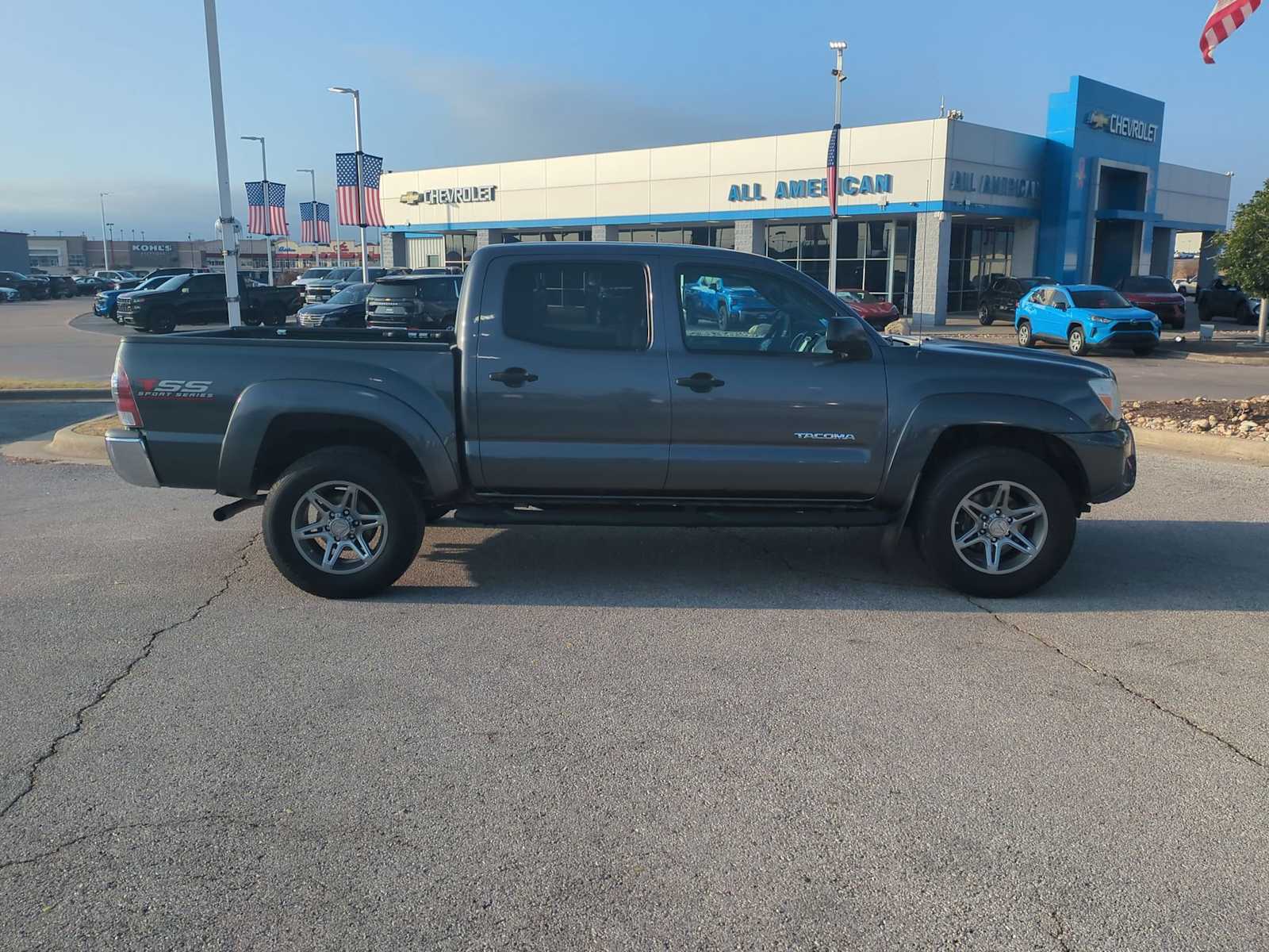 Thumbnail: 2014 Toyota Tacoma - 9