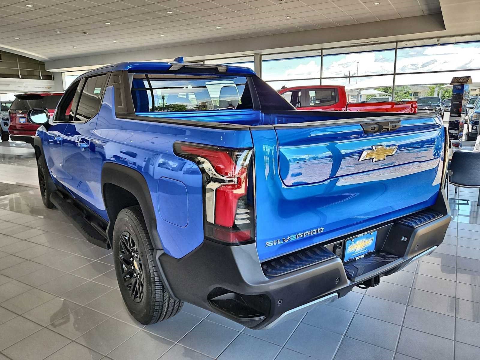 Thumbnail: 2025 Chevrolet Silverado EV - 3