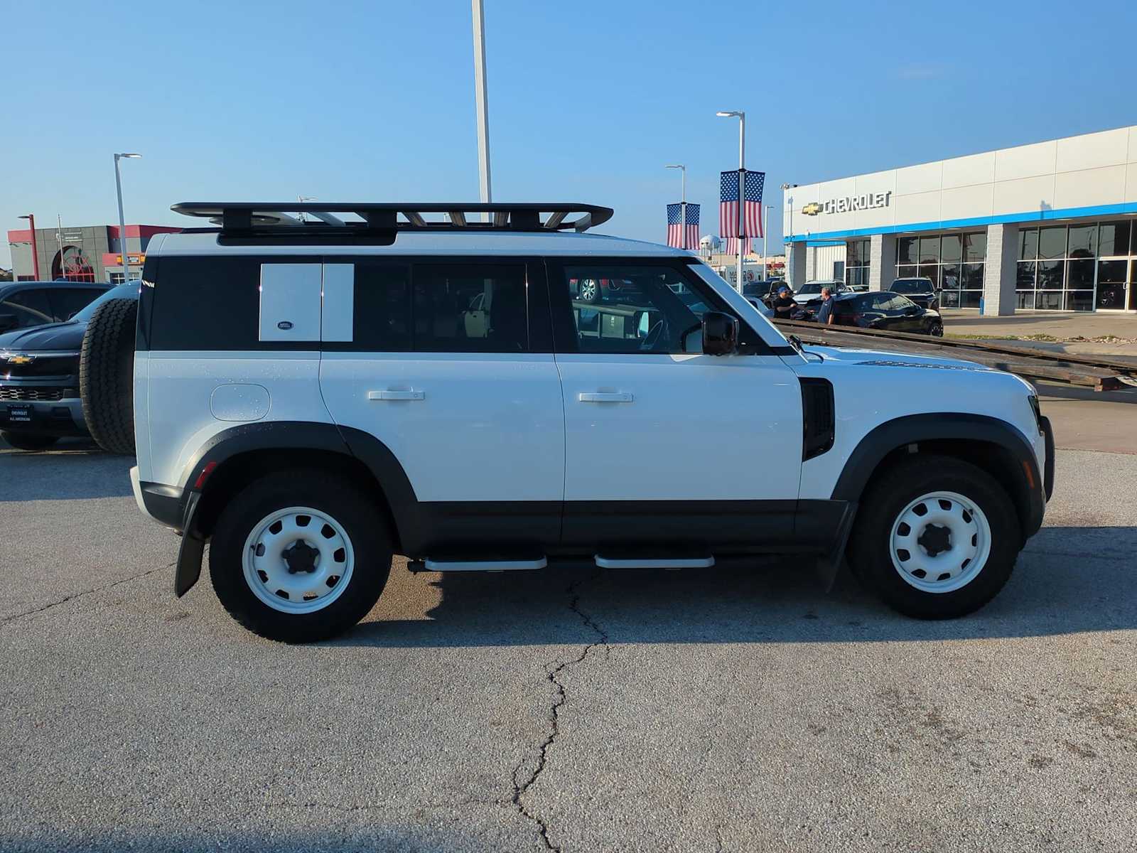 Thumbnail: 2023 Land Rover Defender - 9