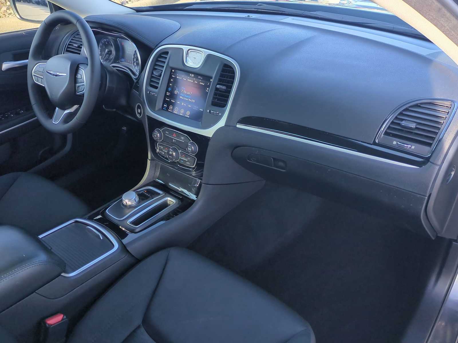 Thumbnail: 2023 Chrysler 300 - 28