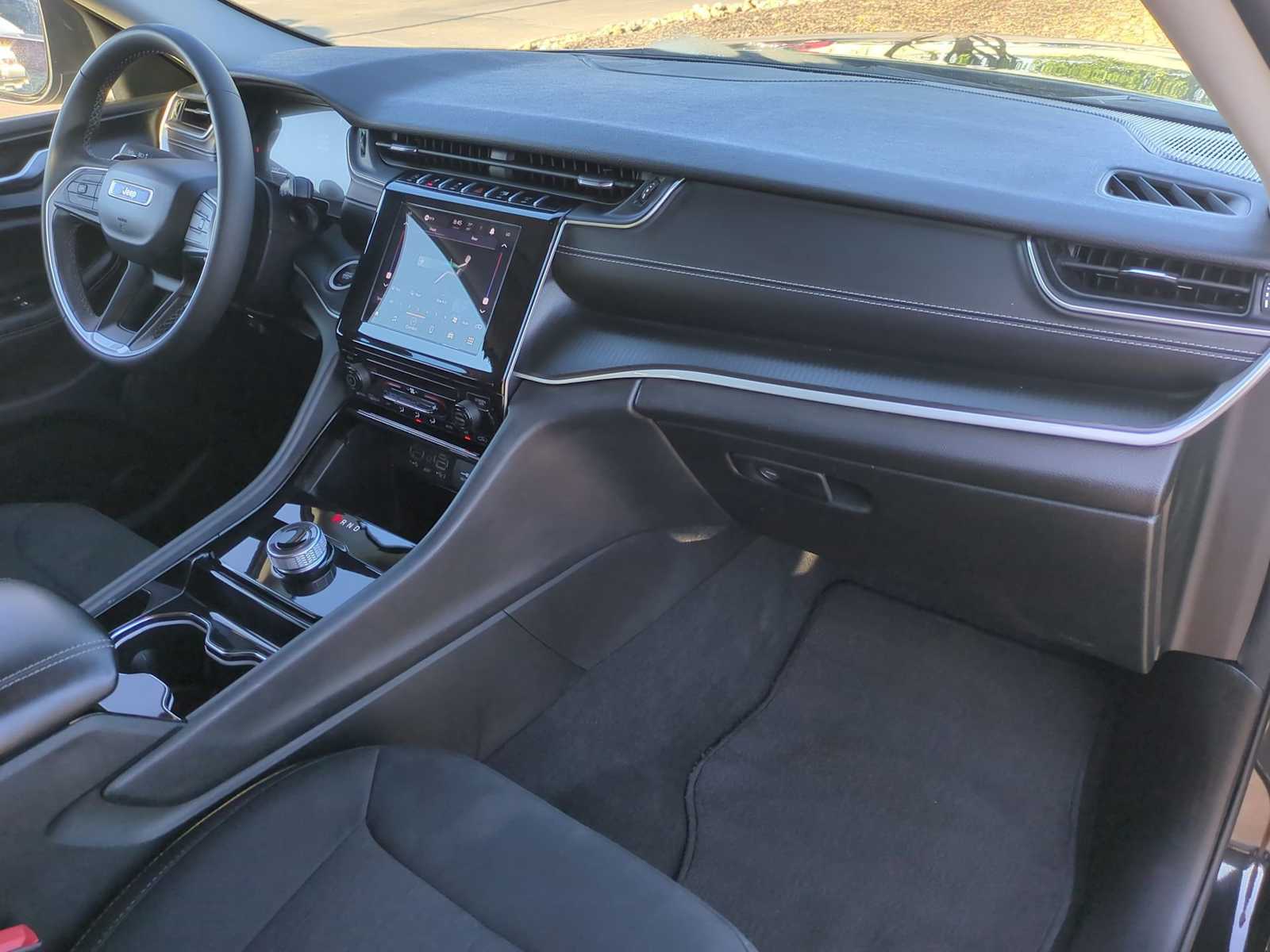 Thumbnail: 2023 Jeep Grand Cherokee L - 28