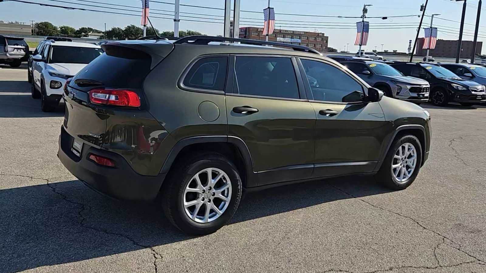 Thumbnail: 2016 Jeep Cherokee - 8
