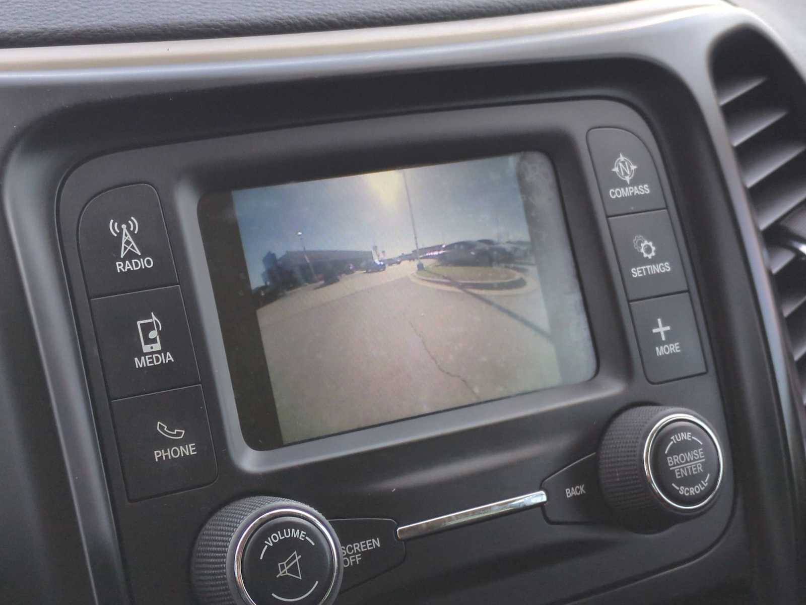 Thumbnail: 2017 Jeep Cherokee - 14