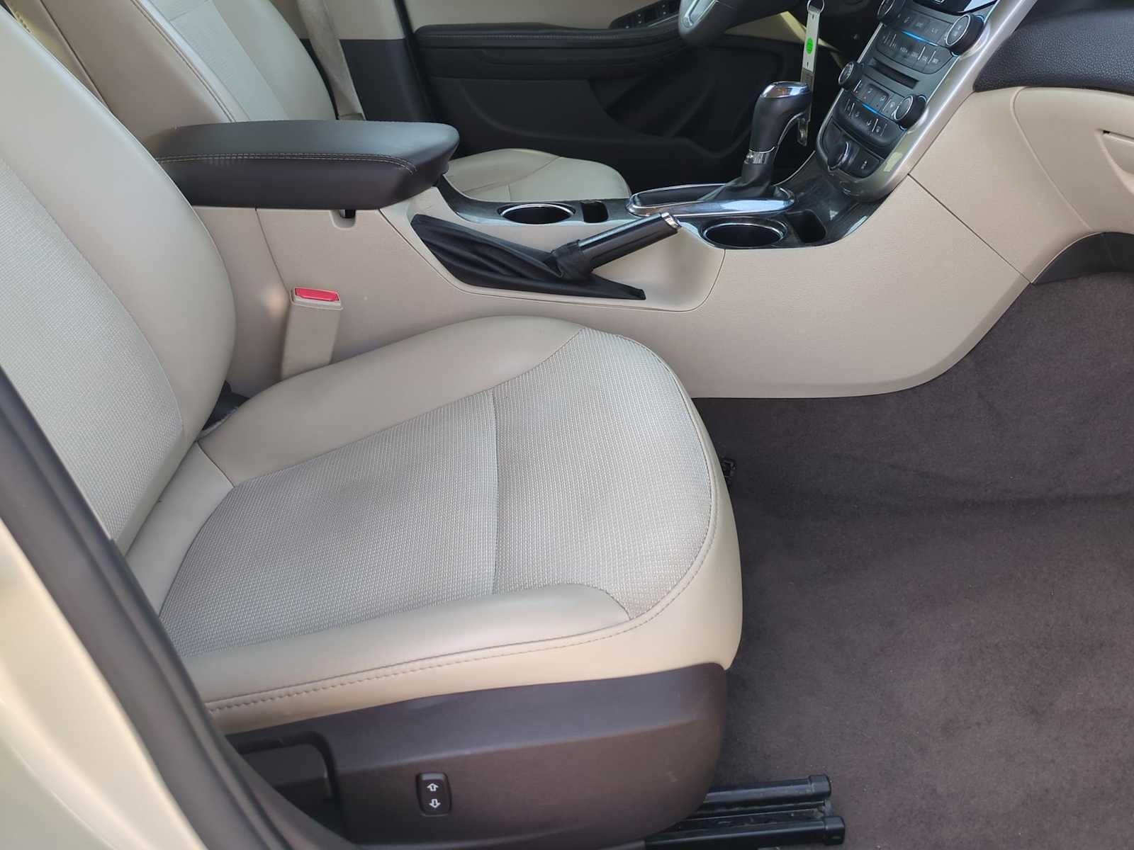 Thumbnail: 2015 Chevrolet Malibu - 25