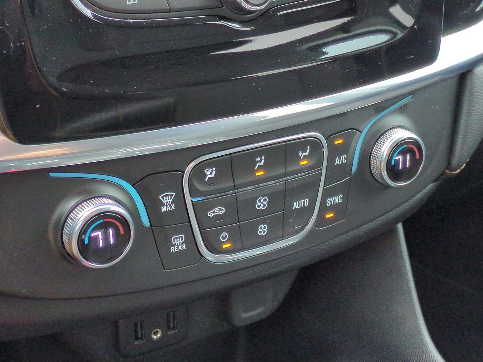 Thumbnail: 2021 Chevrolet Traverse - 18