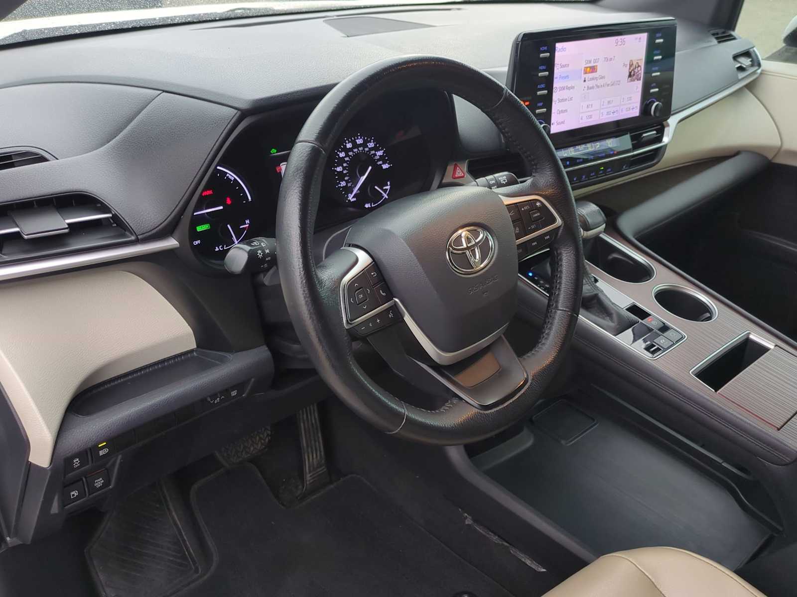 Thumbnail: 2021 Toyota Sienna - 10