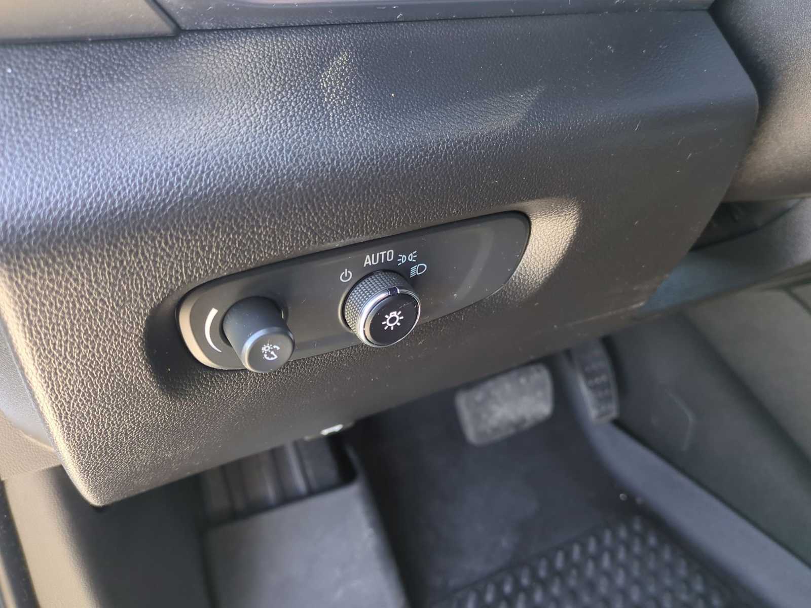 Thumbnail: 2023 Chevrolet Traverse - 35