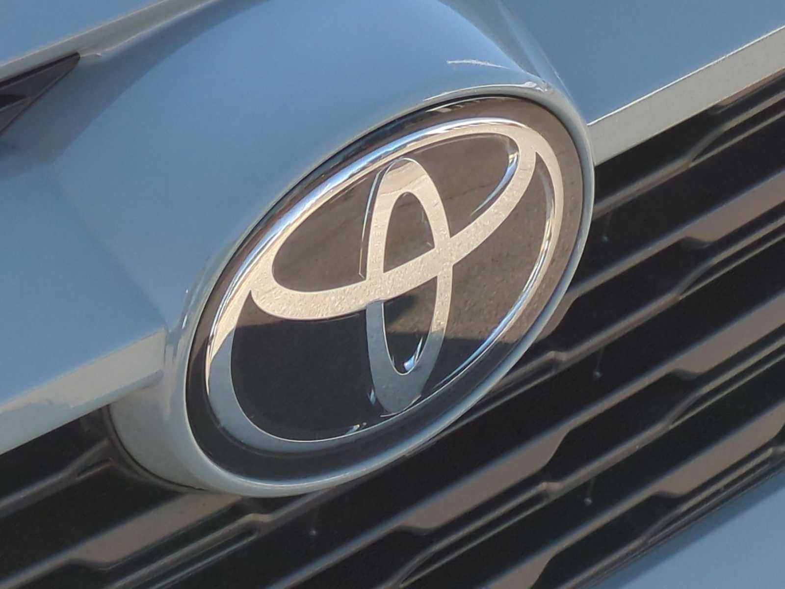 Thumbnail: 2022 Toyota RAV4 - 30