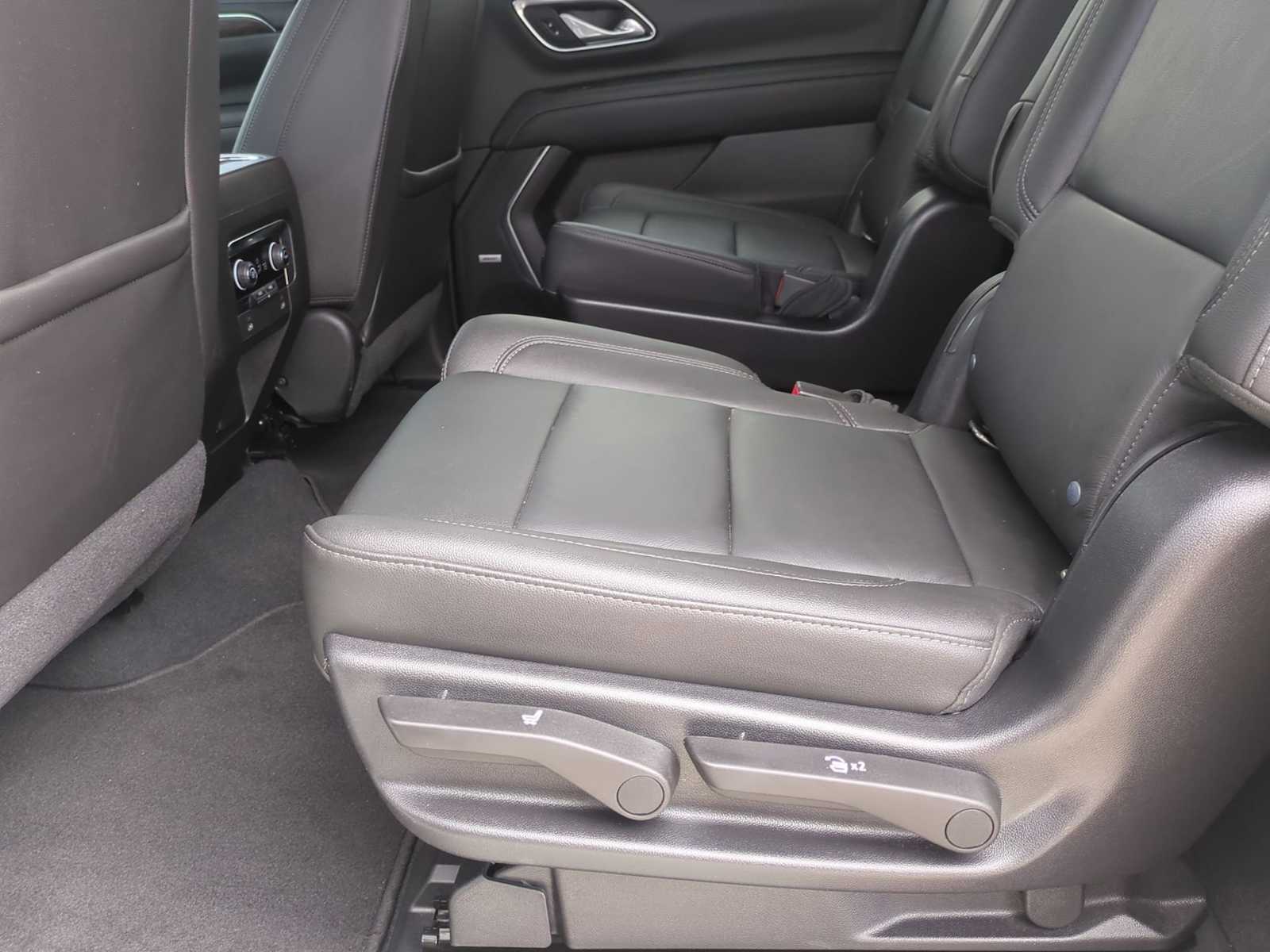 2021 Chevrolet Suburban LT 25