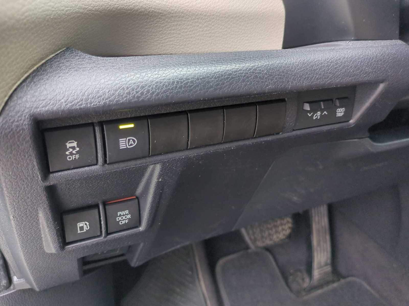 Thumbnail: 2021 Toyota Sienna - 34