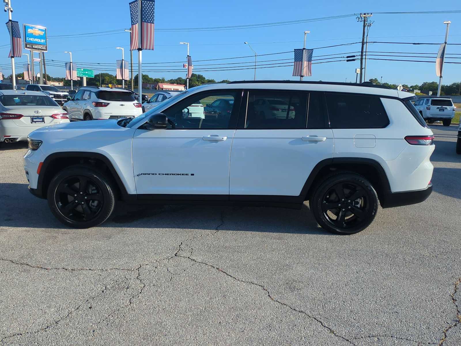 Thumbnail: 2023 Jeep Grand Cherokee L - 5
