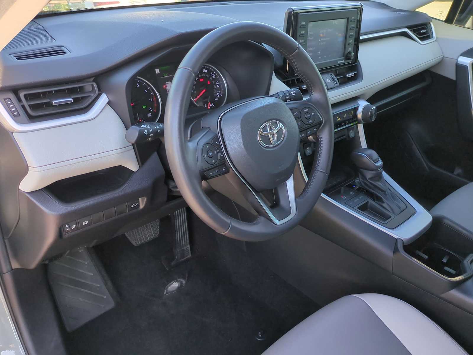 Thumbnail: 2022 Toyota RAV4 - 10