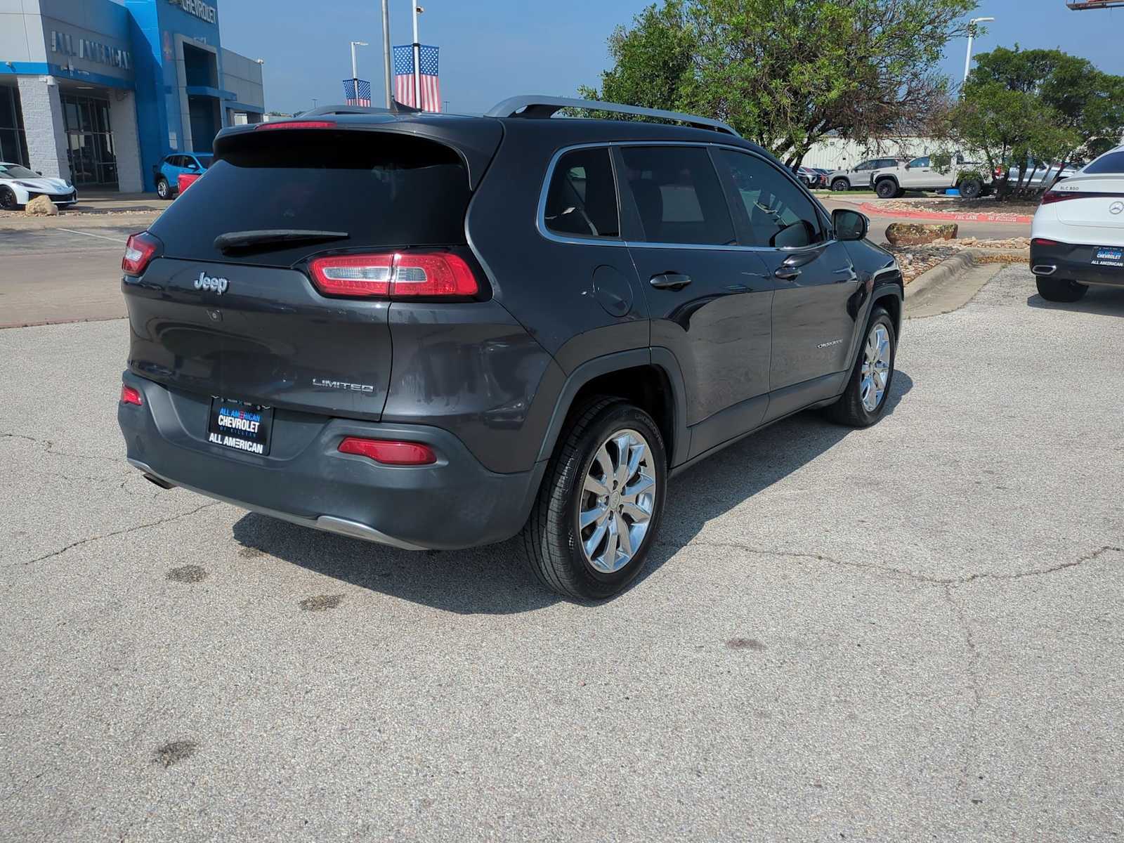 Thumbnail: 2016 Jeep Cherokee - 8