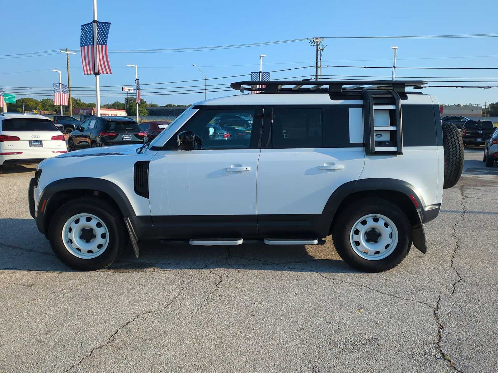 Thumbnail: 2023 Land Rover Defender - 5