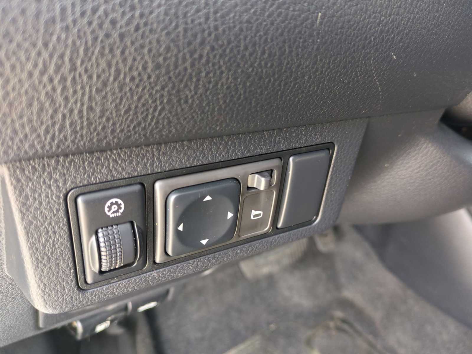 Thumbnail: 2007 Nissan Versa - 31