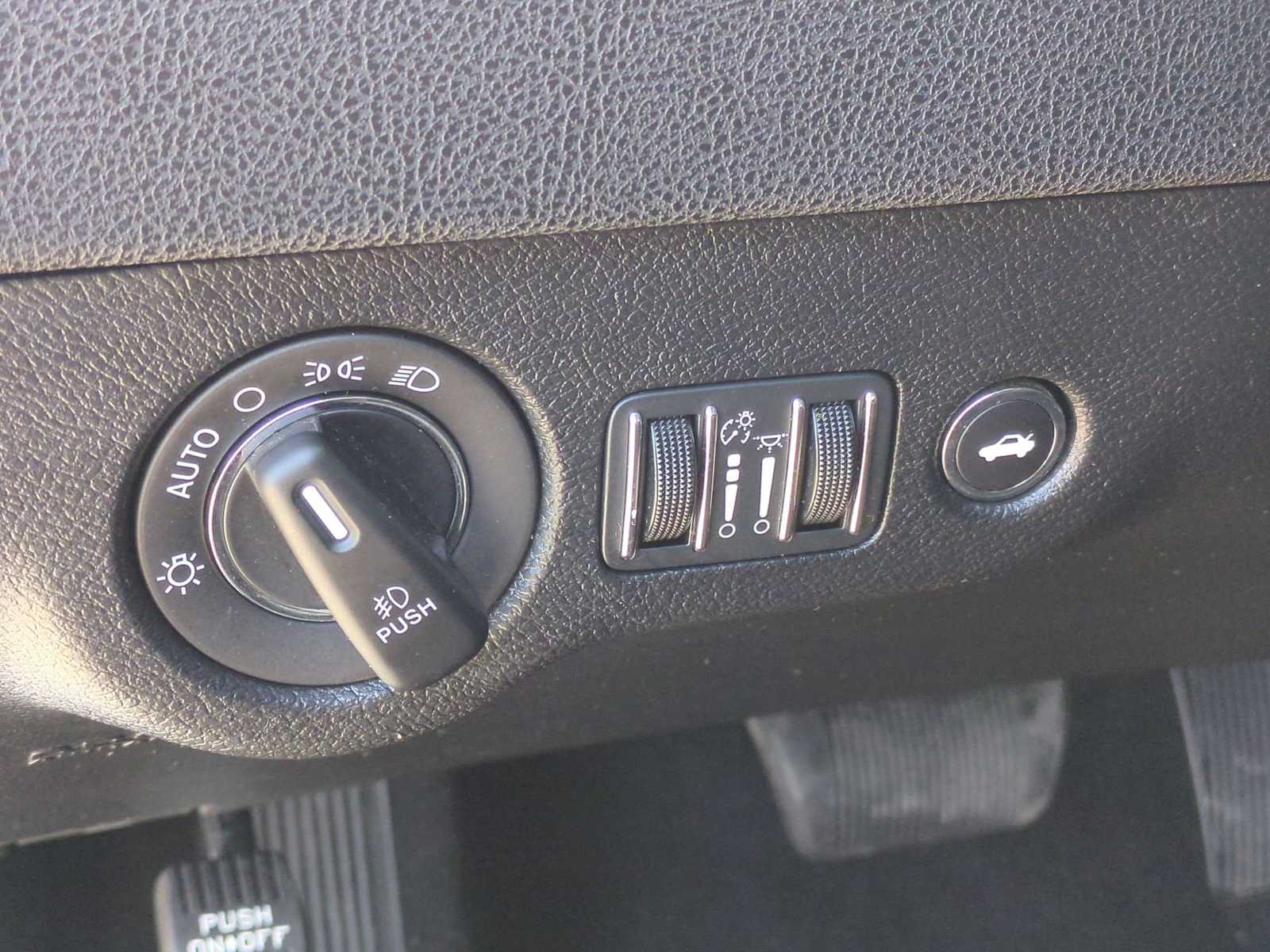 Thumbnail: 2022 Chrysler 300 - 36