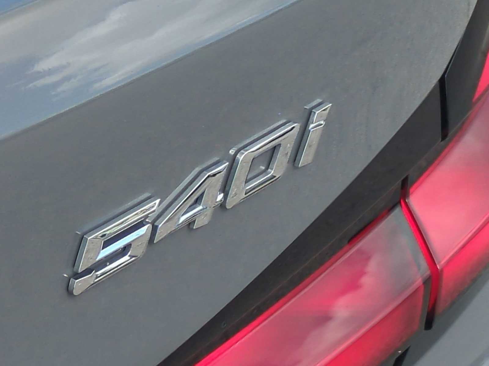 Thumbnail: 2021 BMW 5 Series - 32