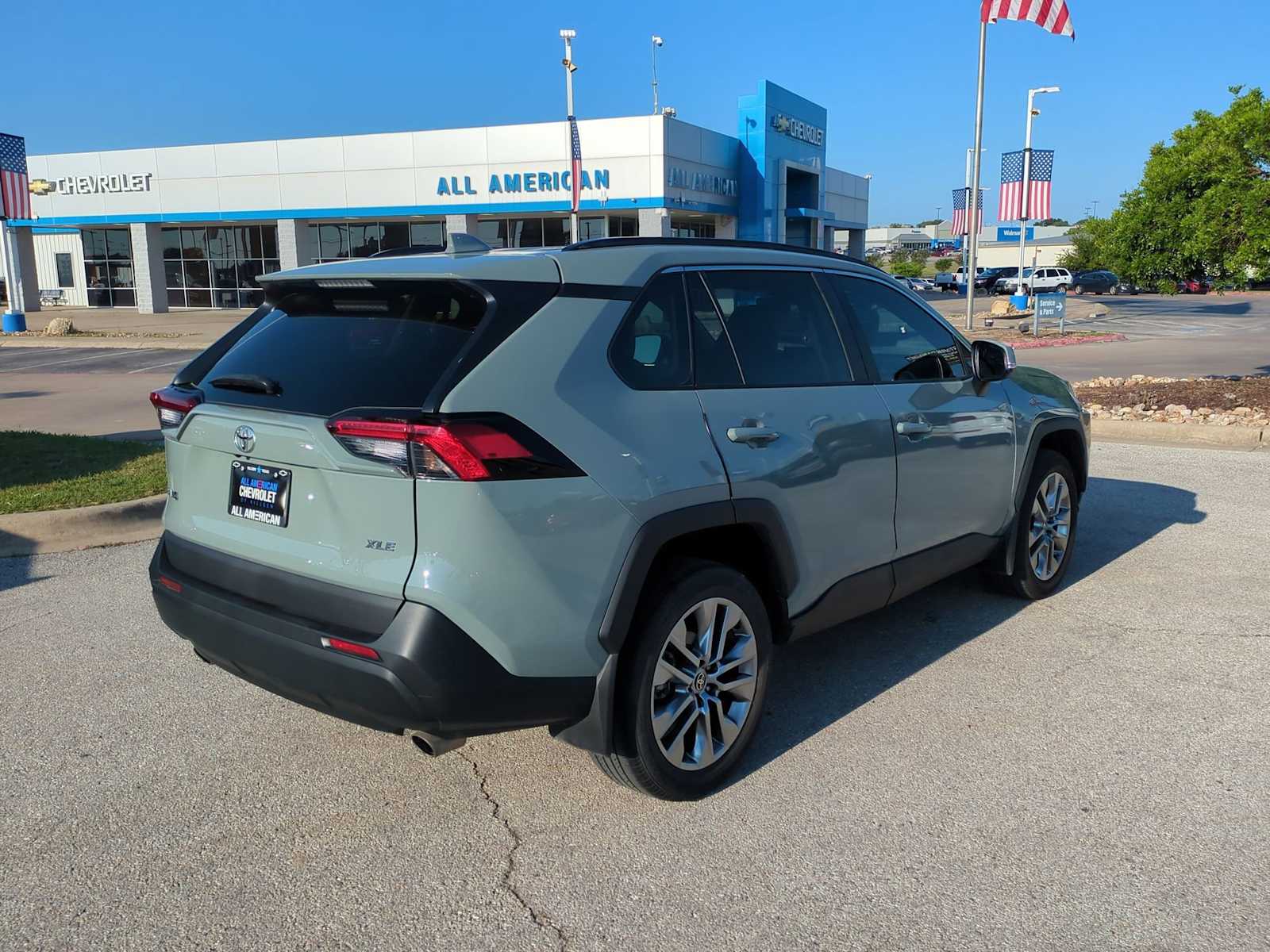 Thumbnail: 2022 Toyota RAV4 - 8