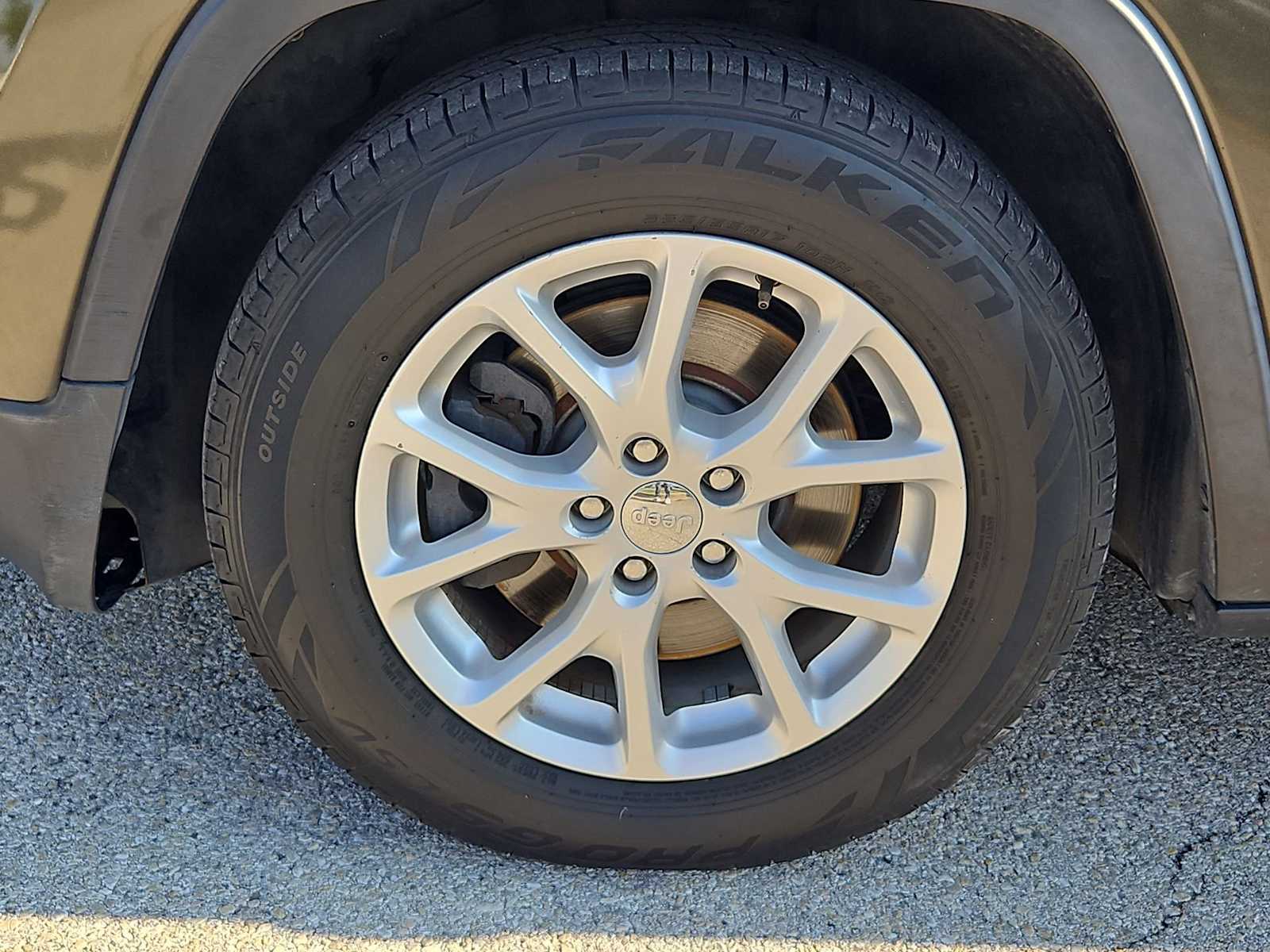 Thumbnail: 2016 Jeep Cherokee - 29