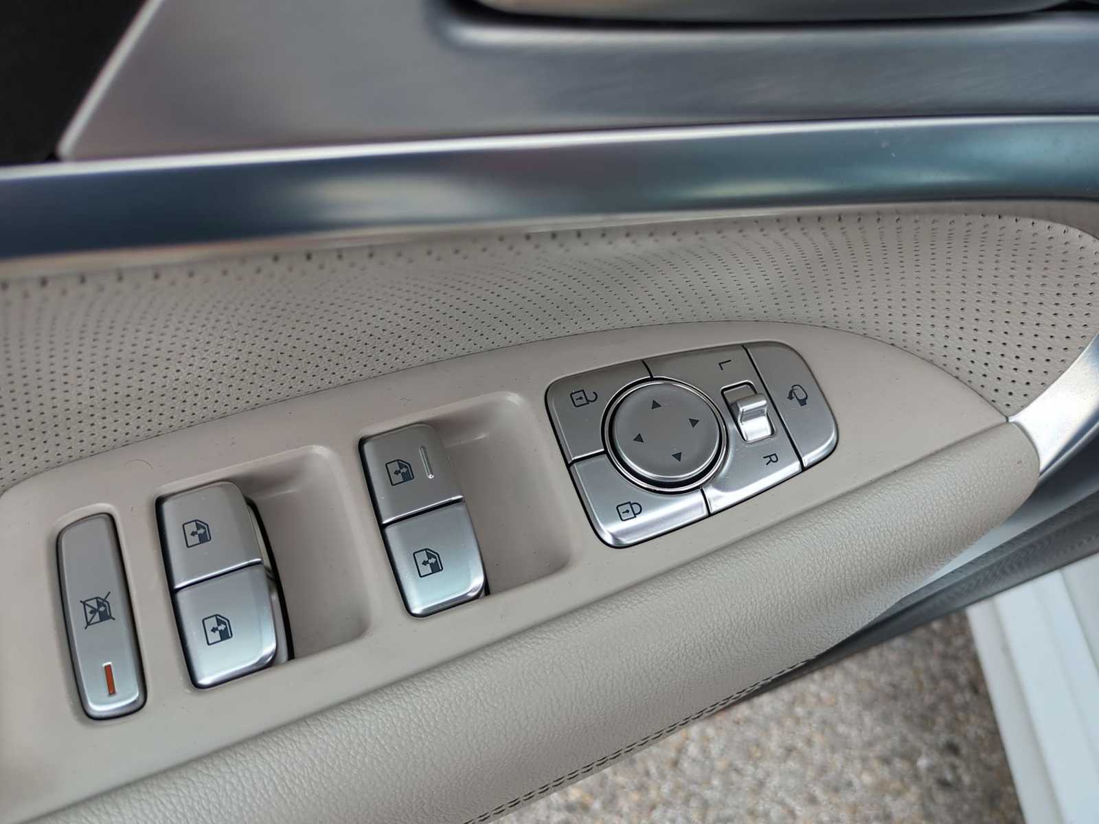 Thumbnail: 2021 Genesis G70 - 23