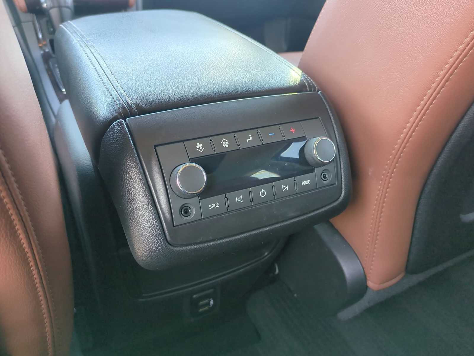 Thumbnail: 2017 Chevrolet Traverse - 21