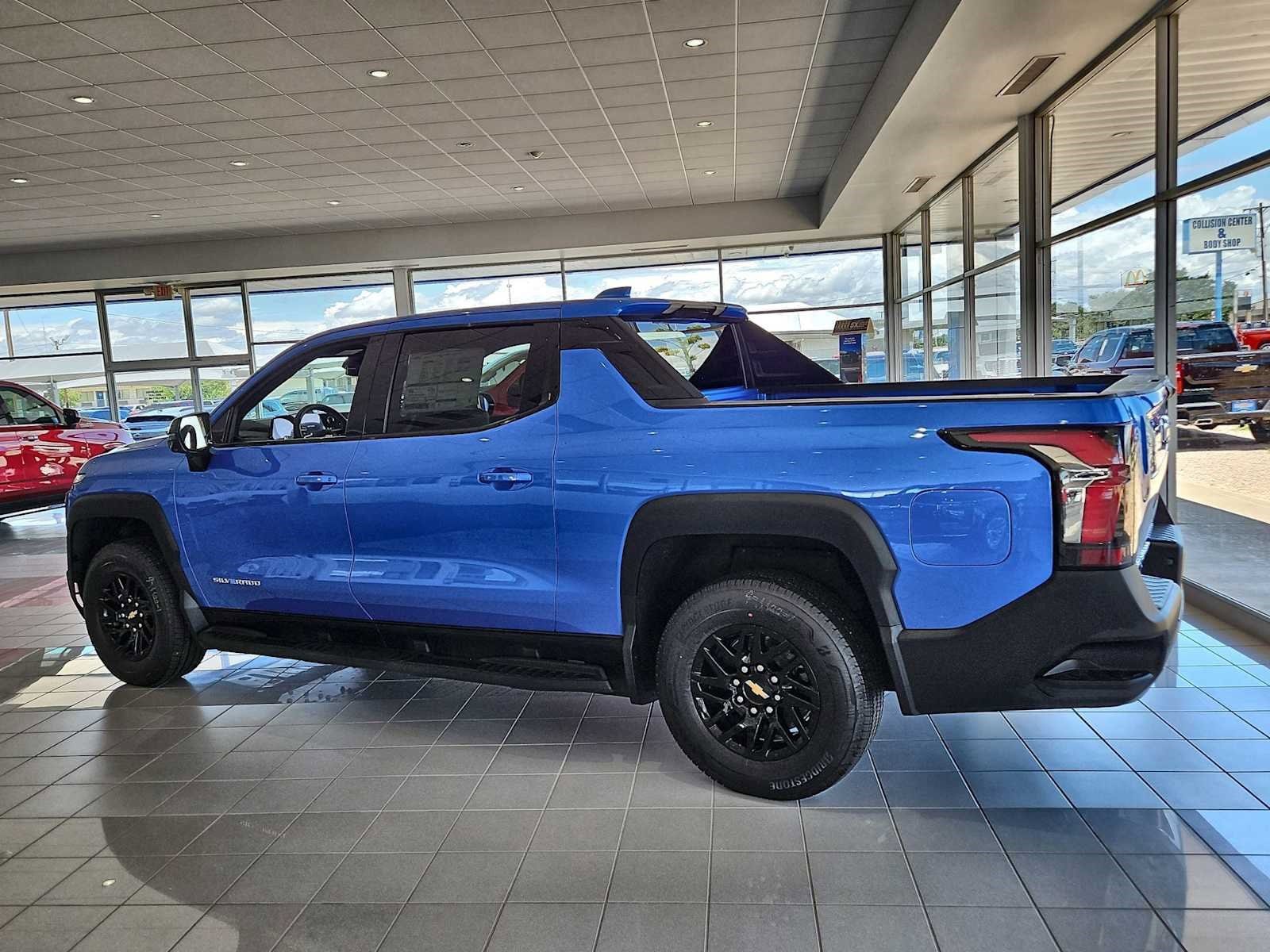 Thumbnail: 2025 Chevrolet Silverado EV - 2