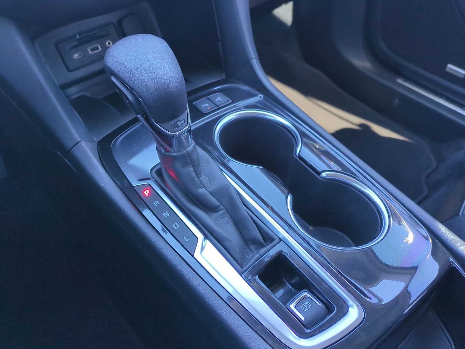 Thumbnail: 2022 Chevrolet Equinox - 16