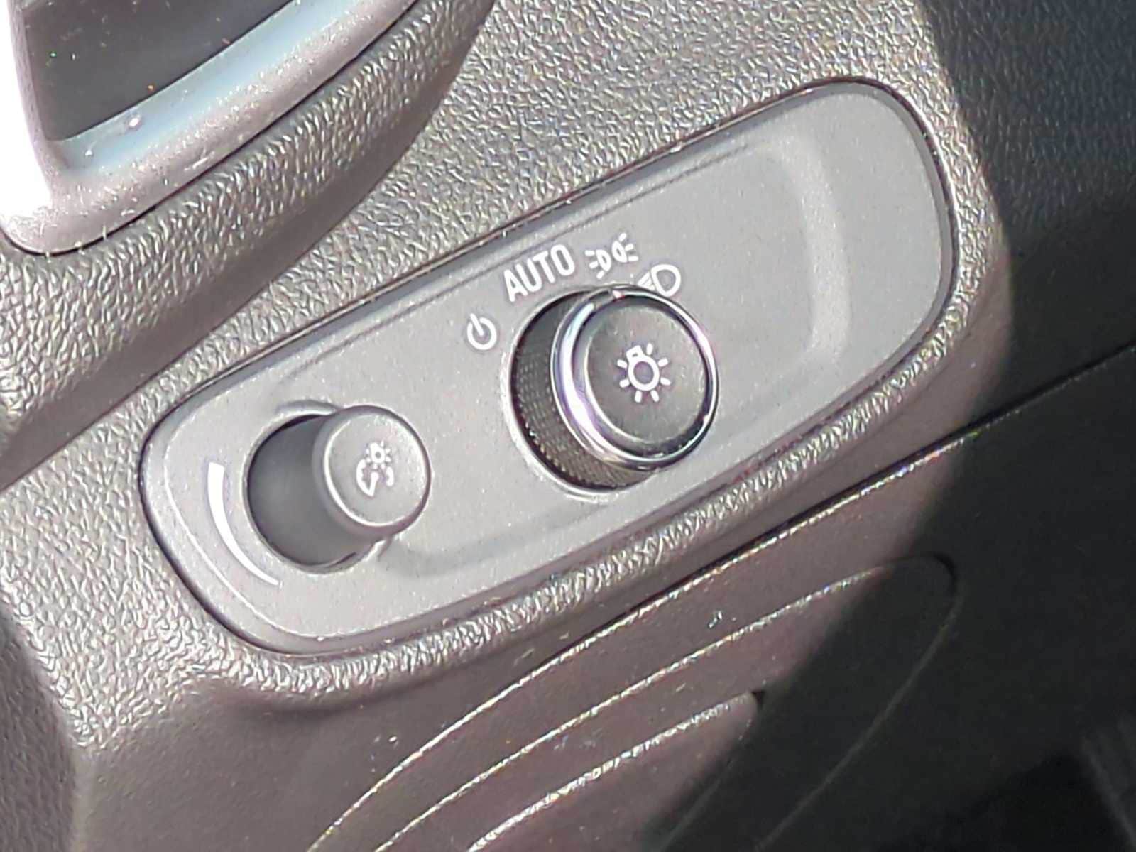 Thumbnail: 2021 Chevrolet Trax - 33