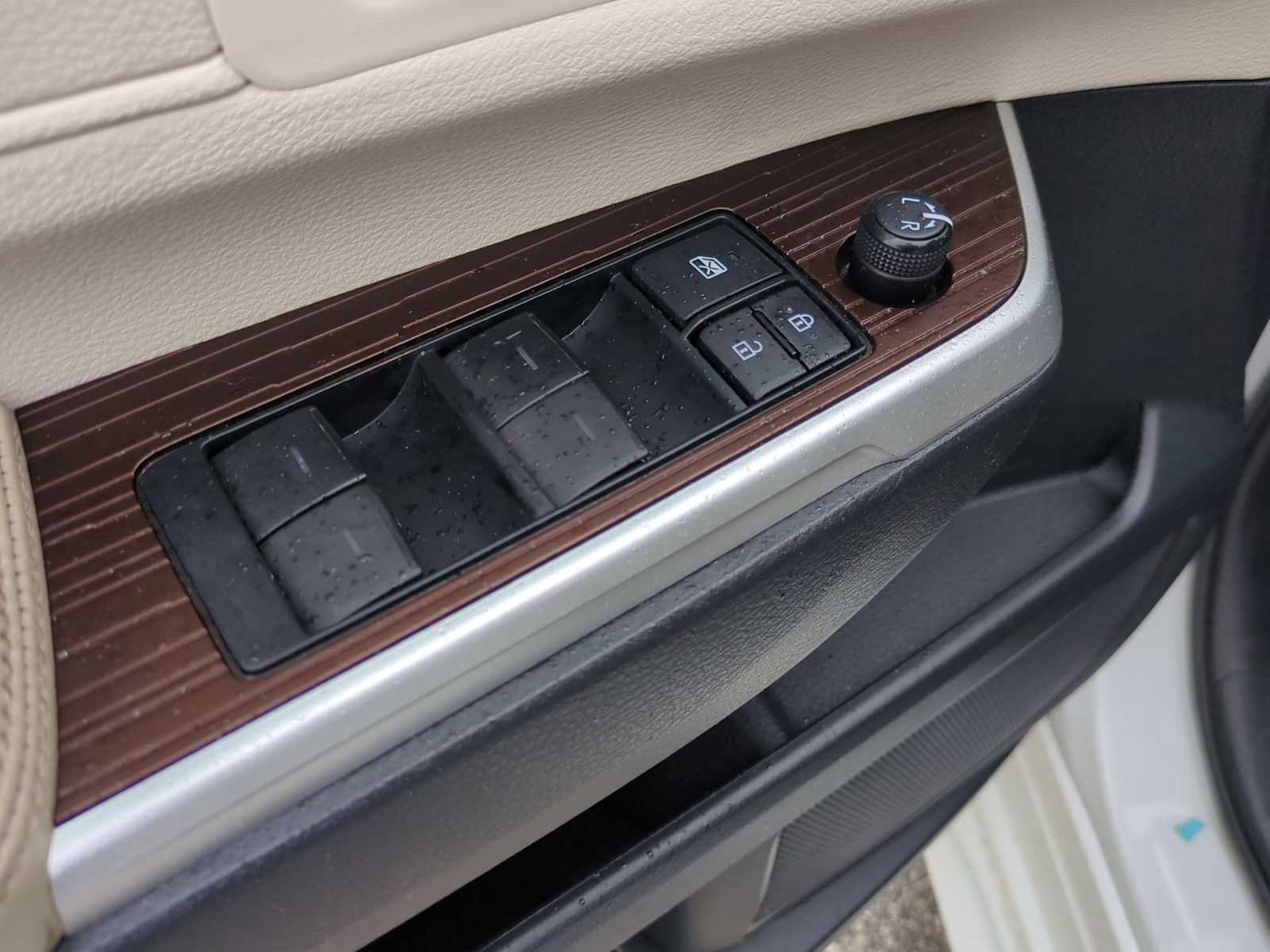 Thumbnail: 2021 Toyota Sienna - 22