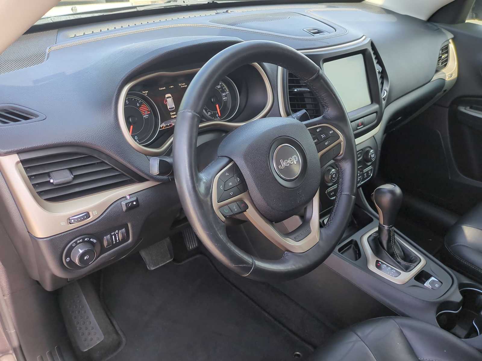 Thumbnail: 2016 Jeep Cherokee - 10