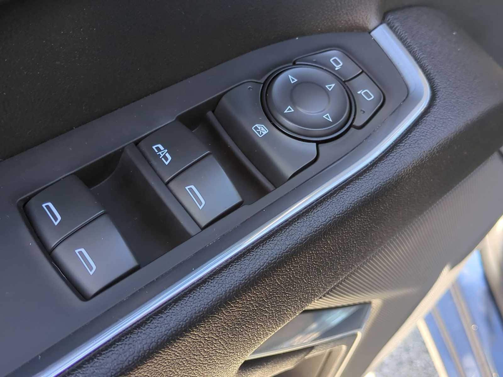 Thumbnail: 2023 Chevrolet Silverado 1500 - 23