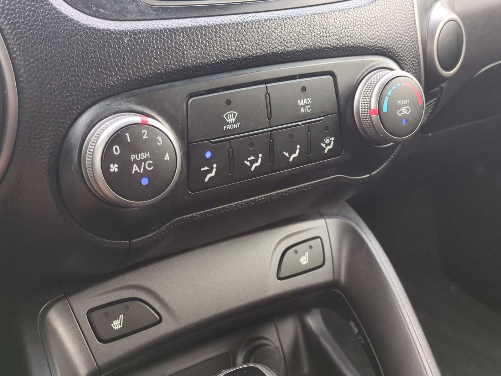 Thumbnail: 2015 Hyundai Tucson - 16