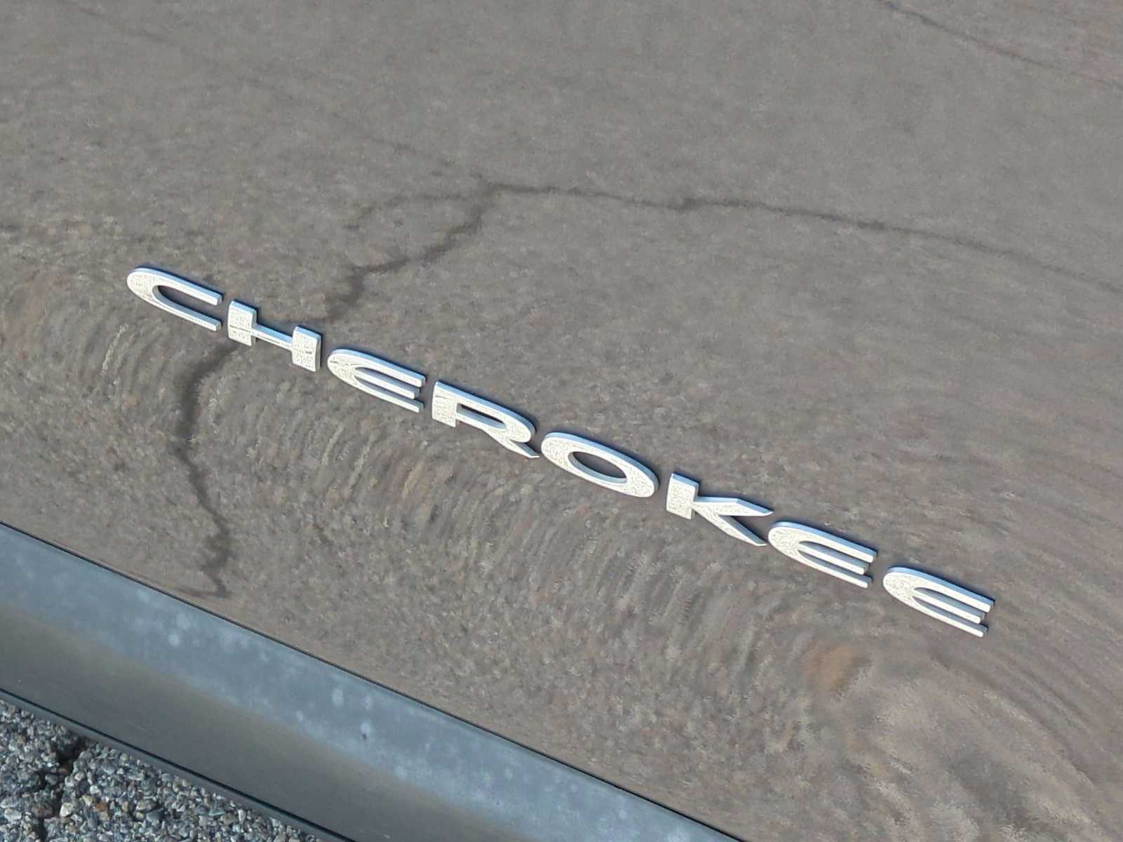 Thumbnail: 2016 Jeep Cherokee - 32