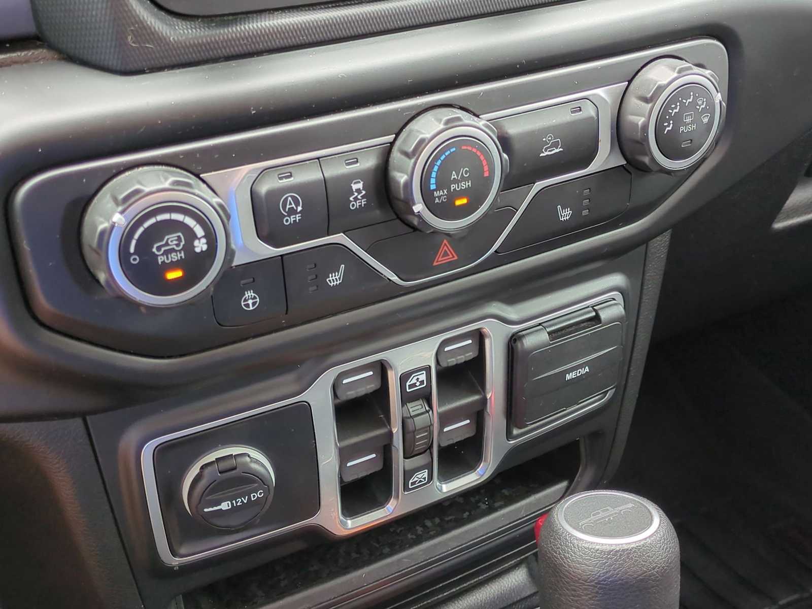 Thumbnail: 2020 Jeep Gladiator - 17