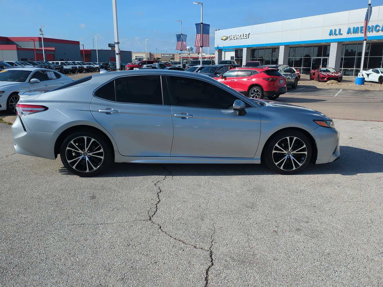 Thumbnail: 2019 Toyota Camry - 9