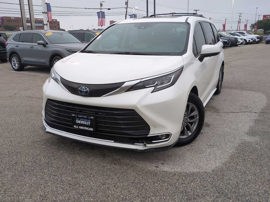Used 2021 Toyota Sienna XLE