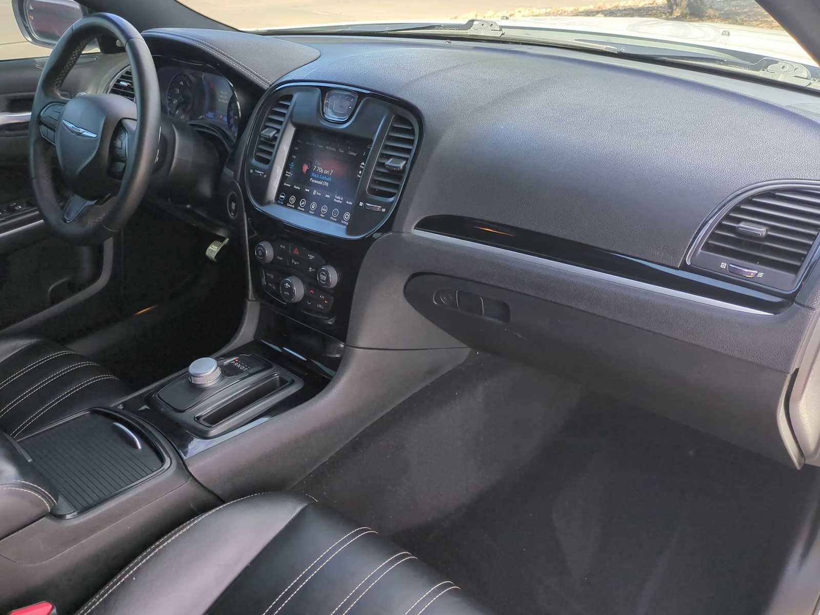 Thumbnail: 2022 Chrysler 300 - 30