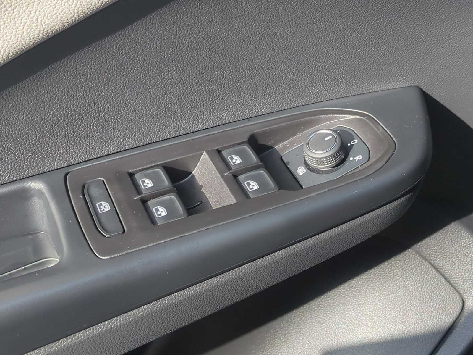 Thumbnail: 2025 Volkswagen Taos - 23