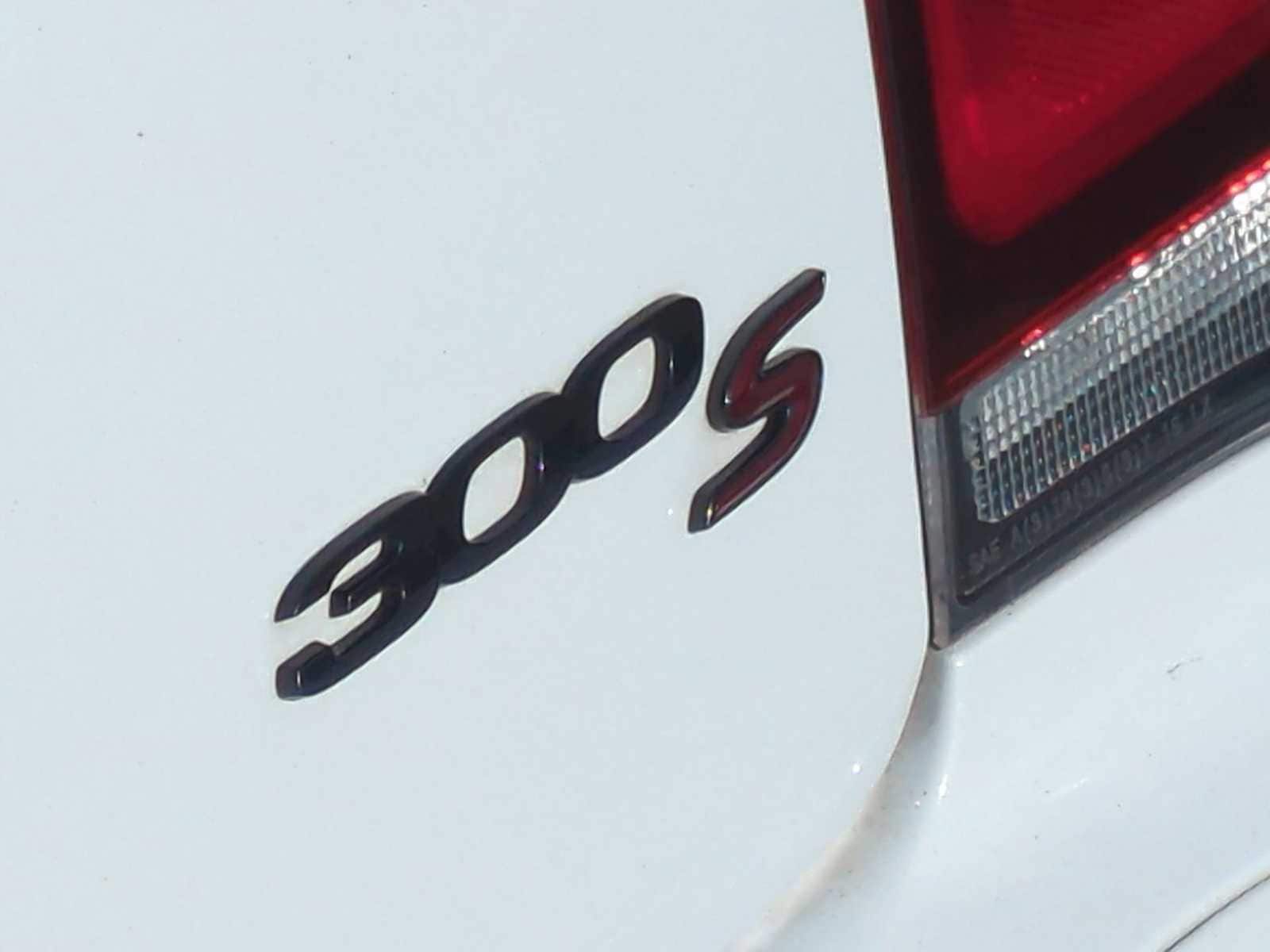 Thumbnail: 2022 Chrysler 300 - 33